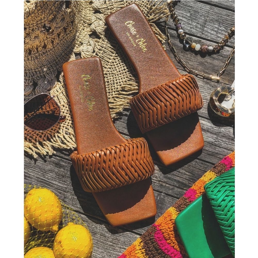 🌴🌺Mar y Sol Collection// Tan woven on band Slide